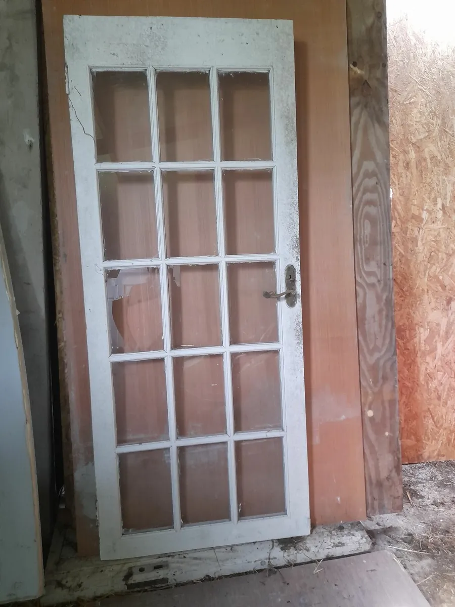Old timbrr doors - Image 3