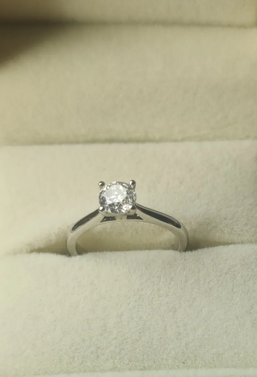 Diamond ring - Image 1