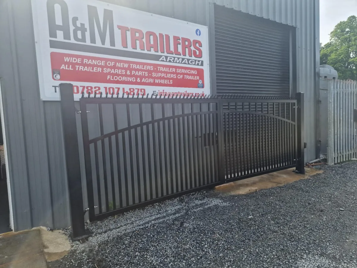 Entrance gates - Image 1