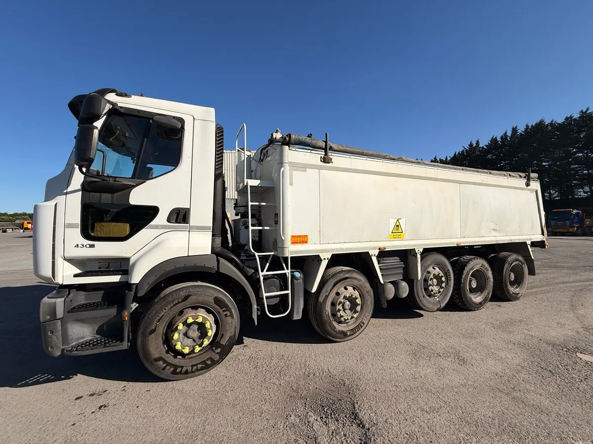 Renault  5 Axle Tipper - Image 1