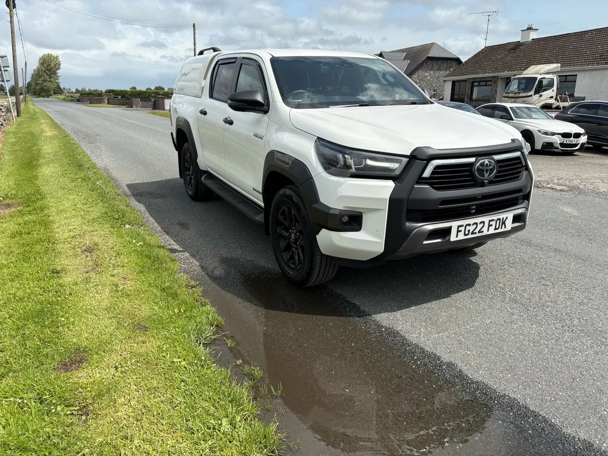 221 Toyota hilux invincible x 2.8 d4d - Image 1
