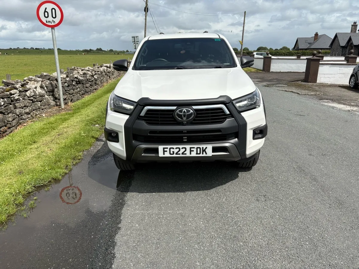 221 Toyota hilux invincible x 2.8 d4d - Image 2