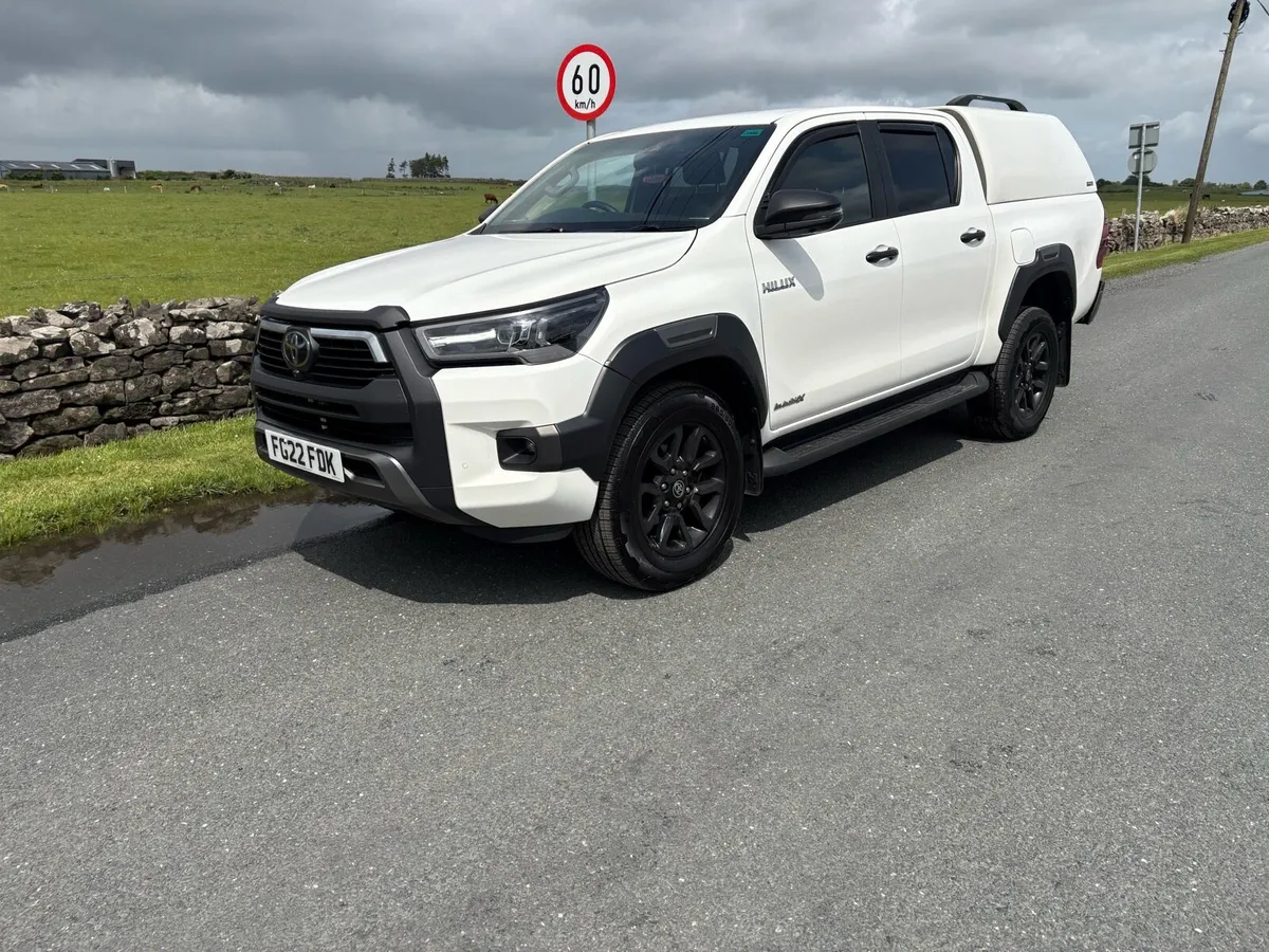 221 Toyota hilux invincible x 2.8 d4d - Image 3