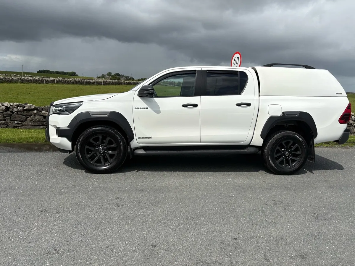 221 Toyota hilux invincible x 2.8 d4d - Image 4