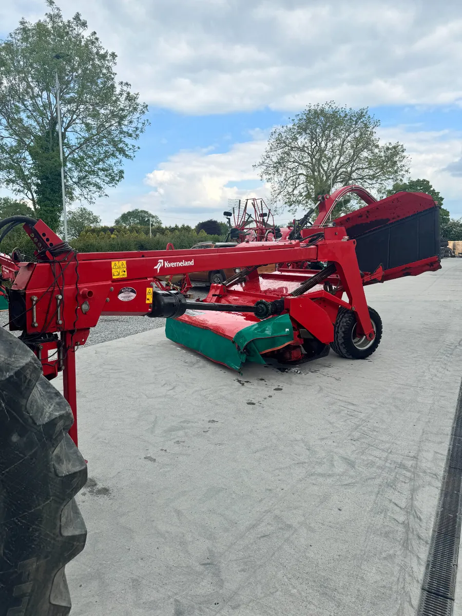 Kverneland 4328 with Grouper - Image 2