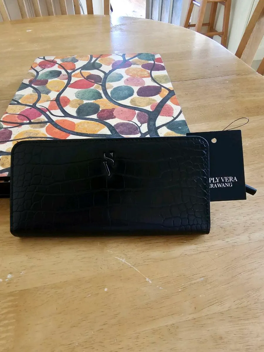 Vera Wang 'Simply Vera' Vegan Leather Purse / NEW - Image 4