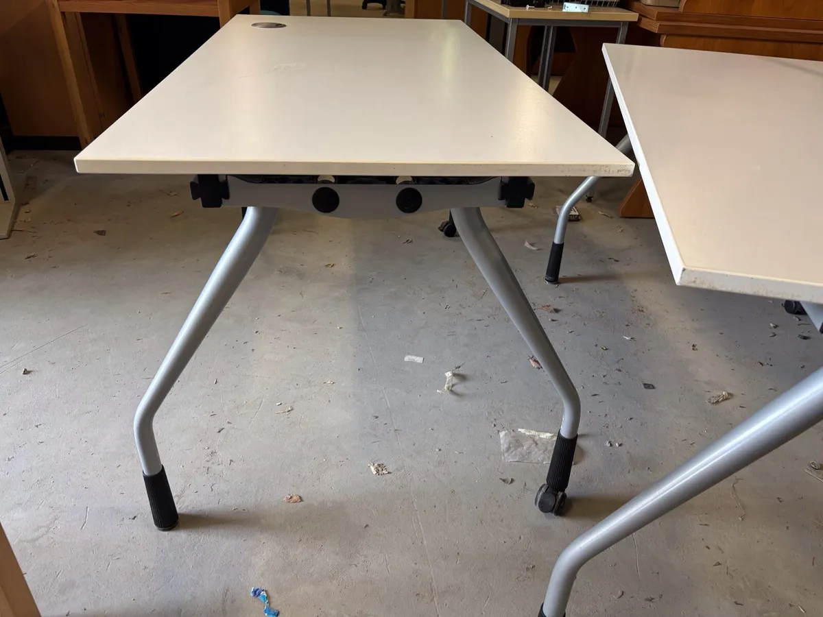 White office desk - Image 2