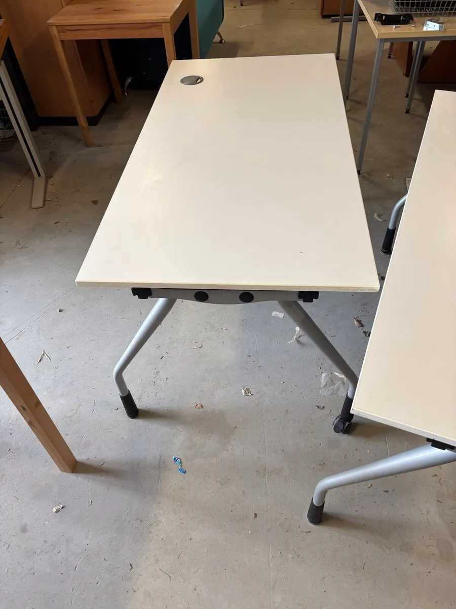 White office desk - Image 3