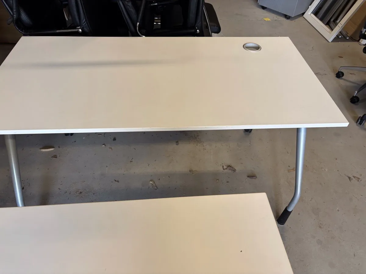 White office desk - Image 4