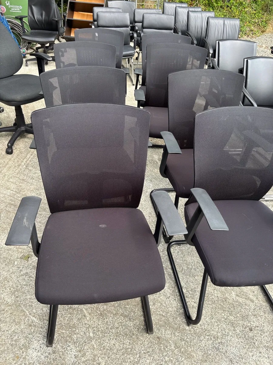 Mesh back meeting chairs - Image 2