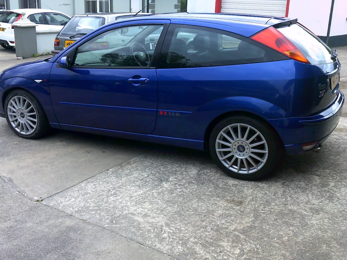 2004  FOCUS ST 3DR - Image 2
