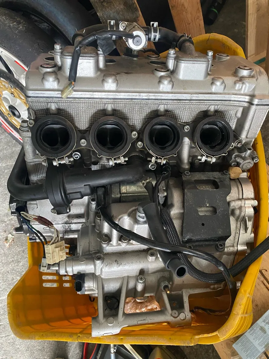 2015 Engine for Yamaha R1 & brake calipers R1 - Image 1