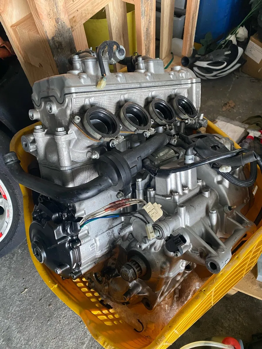2015 Engine for Yamaha R1 & brake calipers R1 - Image 2