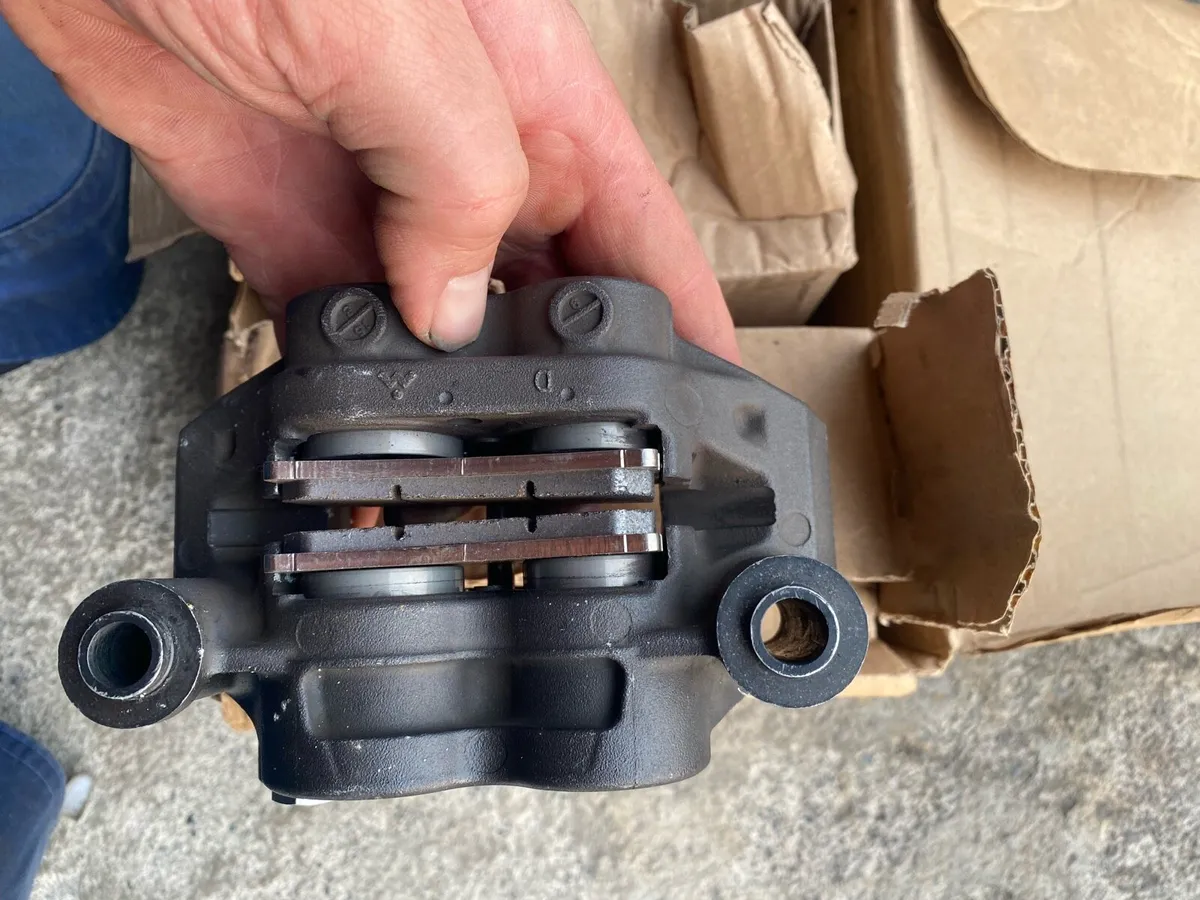 2015 Engine for Yamaha R1 & brake calipers R1 - Image 4