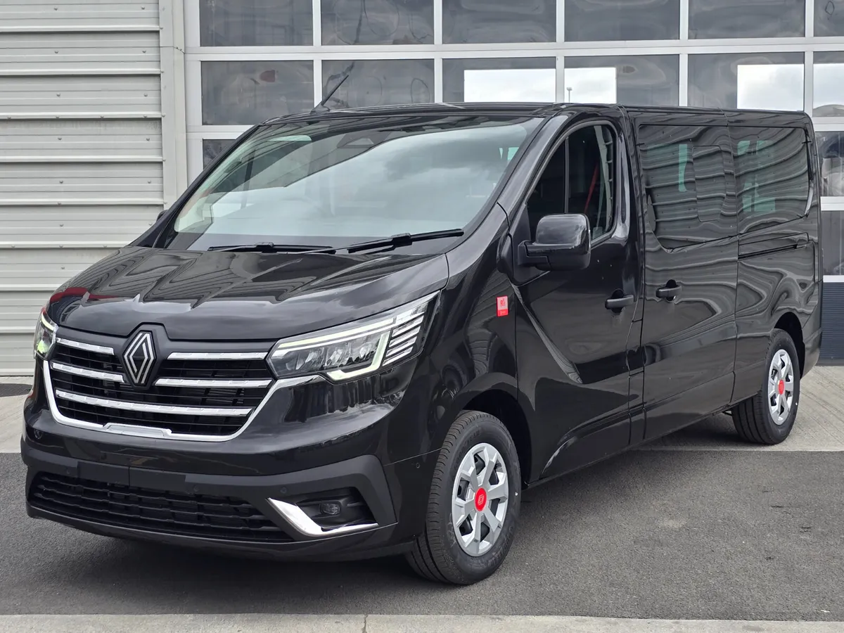 Renault Trafic Combi 170BHP Auto - Image 2