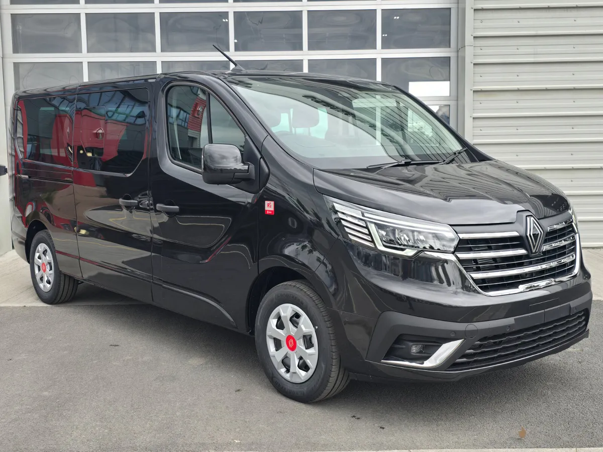 Renault Trafic Combi 170BHP Auto - Image 1