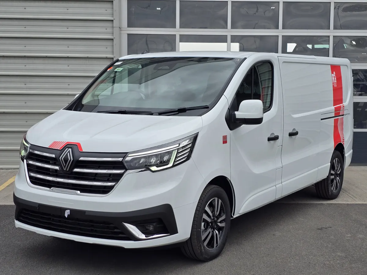 Renault Trafic Exclusive 150BHP Auto White - Image 2