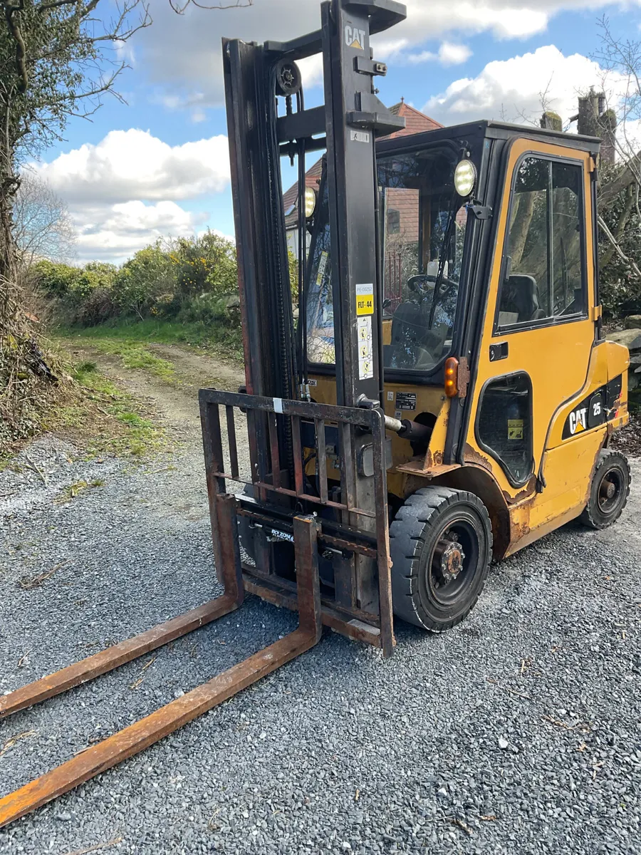 FORKLIFT - Image 1