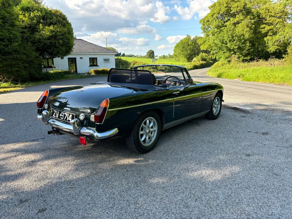 MG B Roadster - Image 3