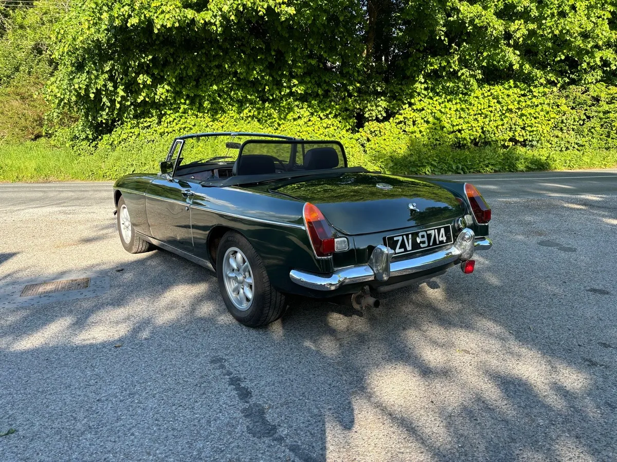 MG B Roadster - Image 4