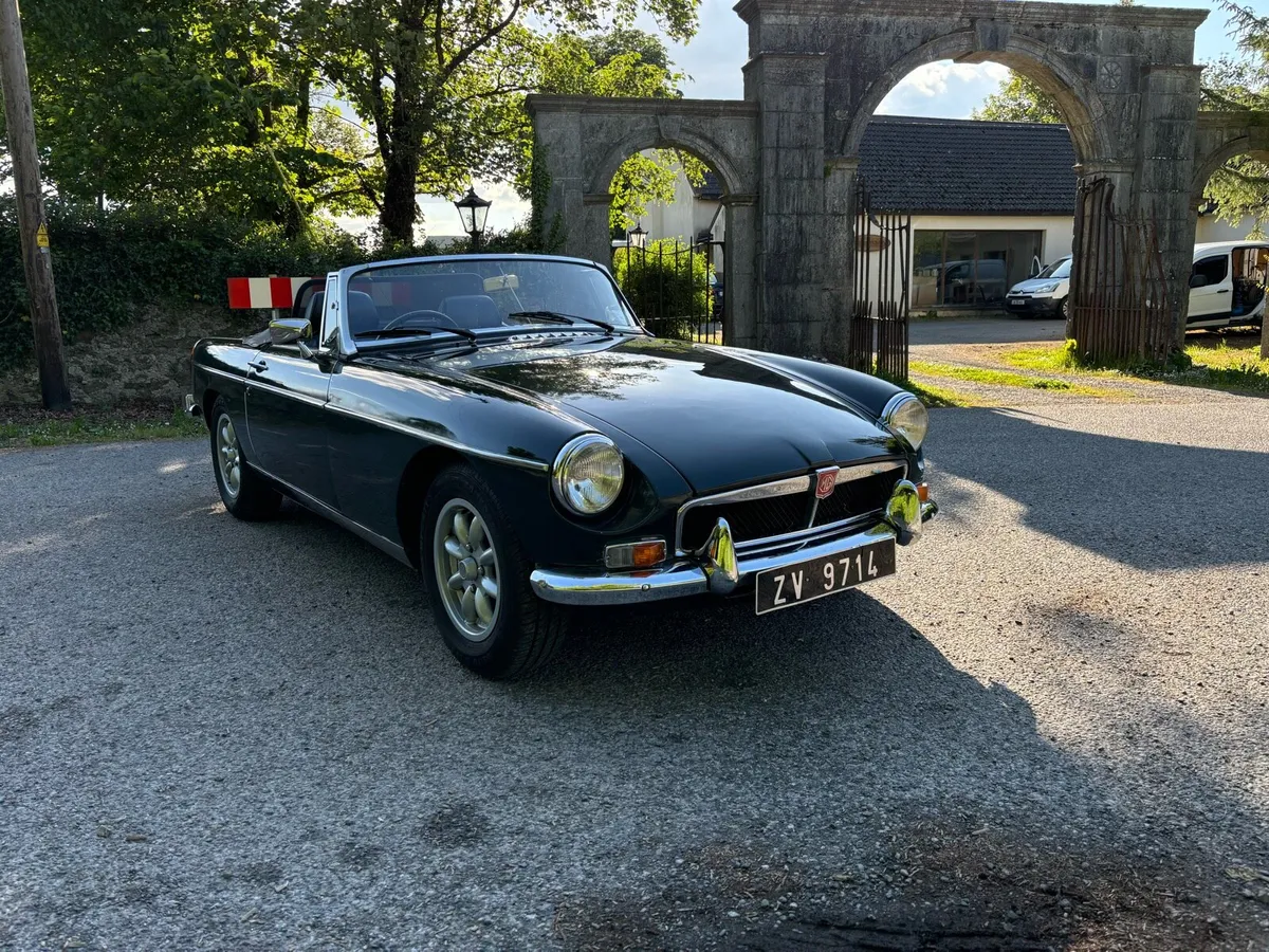 MG B Roadster - Image 1