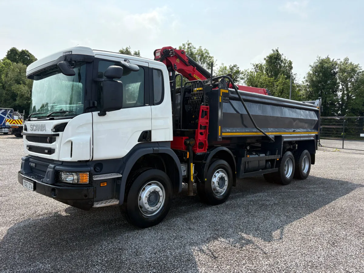 2018 Scania P410 8x4 Tipper grab - Image 2