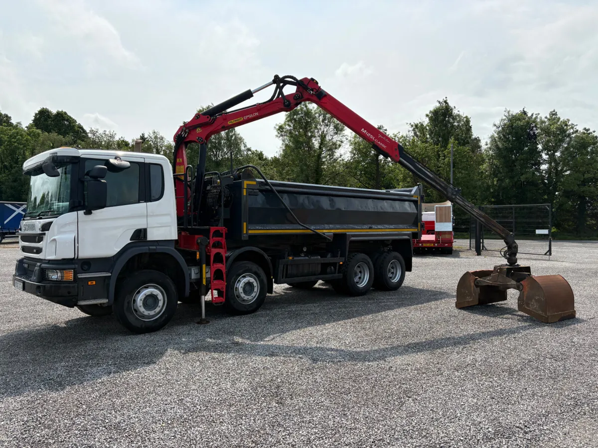 2018 Scania P410 8x4 Tipper grab - Image 1