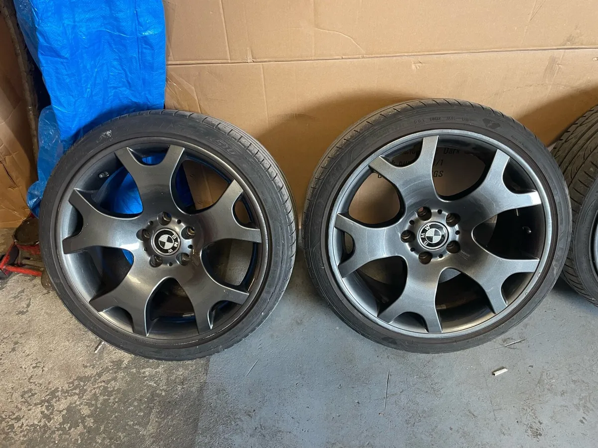 Bmw x5 19 inch alloy Wheels In Perfect Condition - Image 3