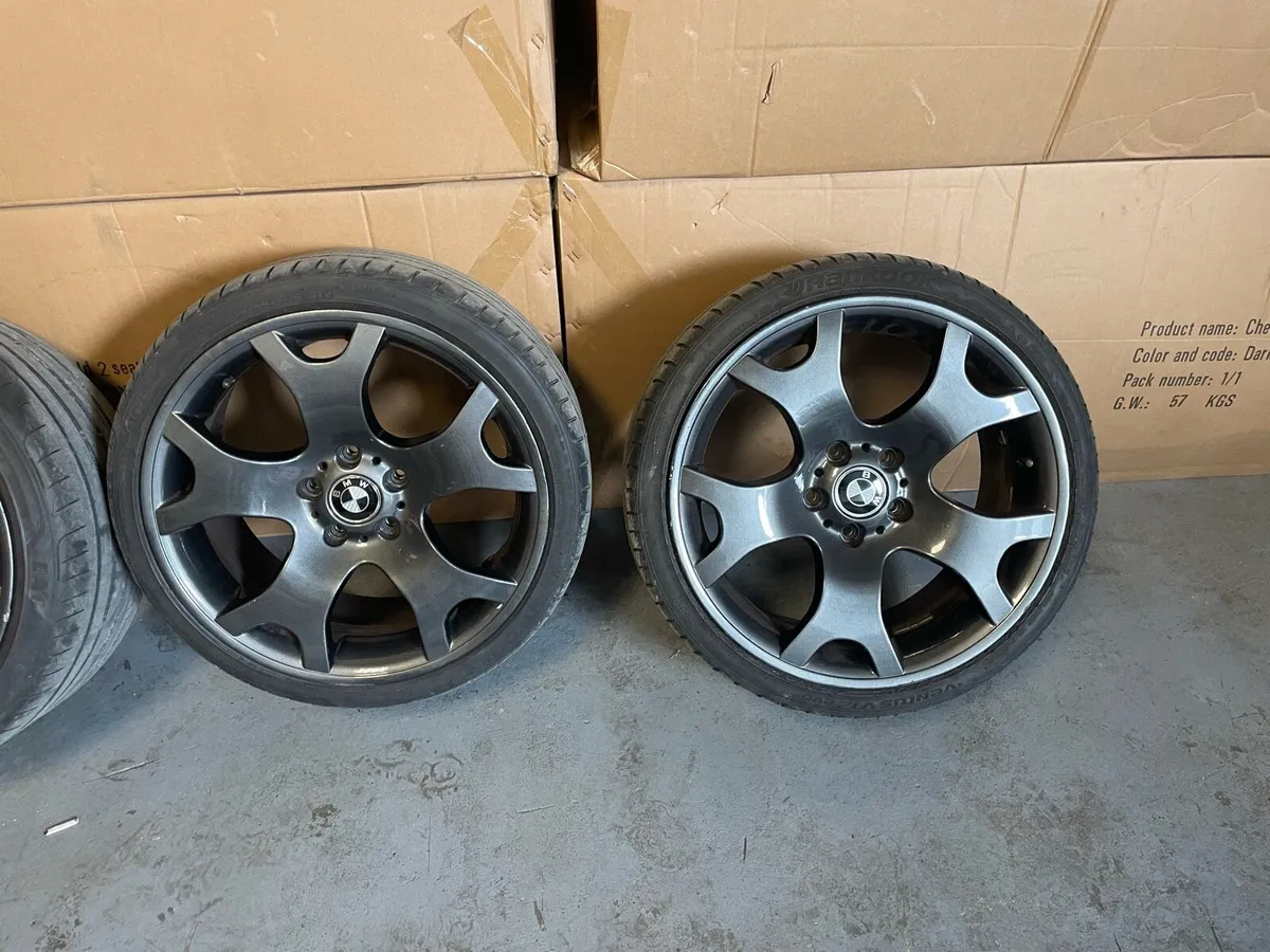 Bmw x5 19 inch alloy Wheels In Perfect Condition - Image 4