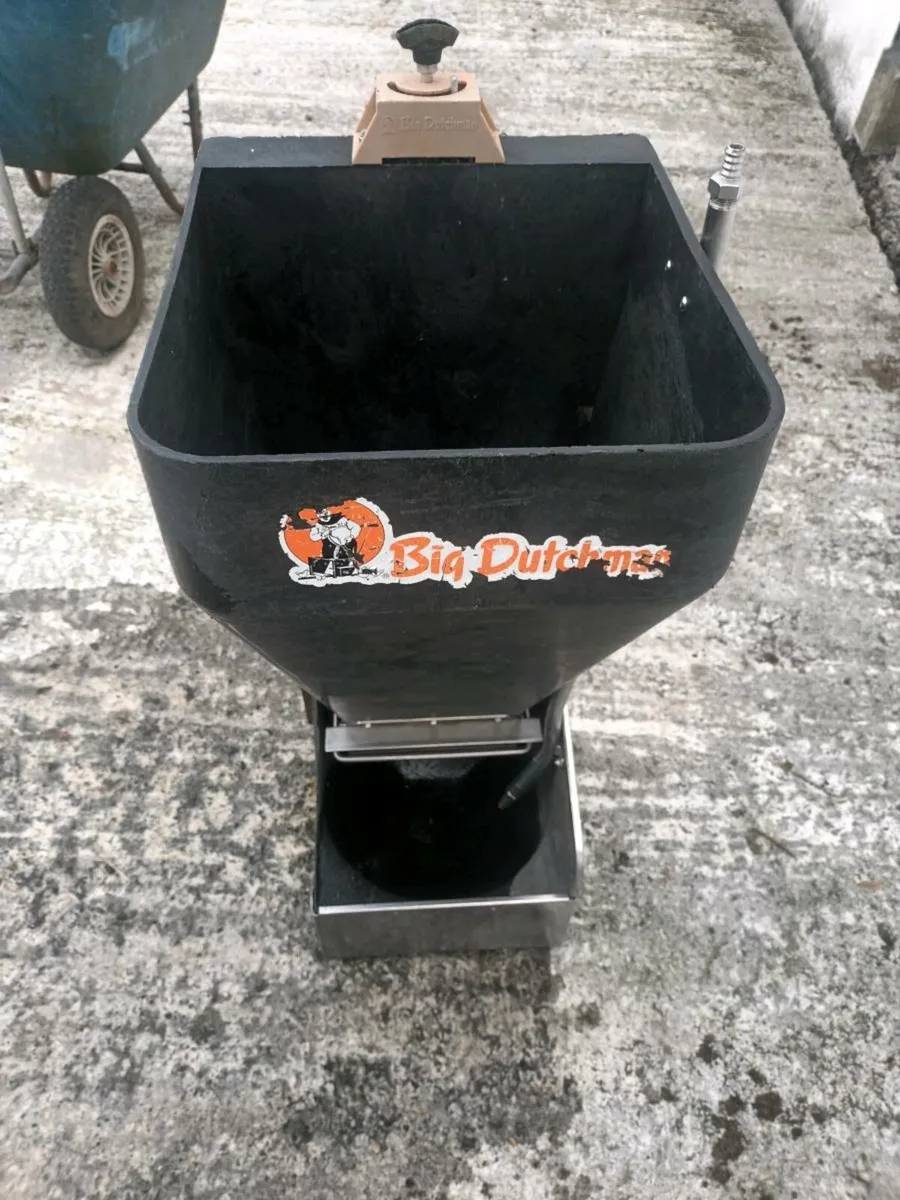 Pig feeder - Image 1