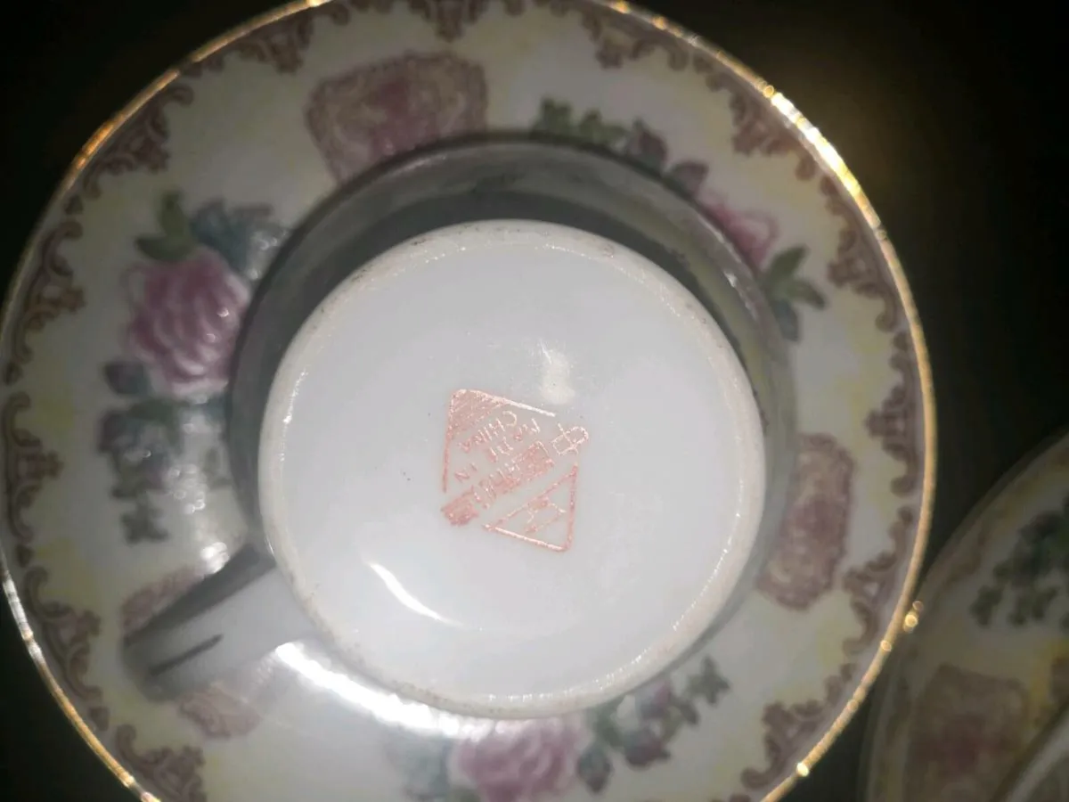 Beautiful Chinese roses teaset - Image 2