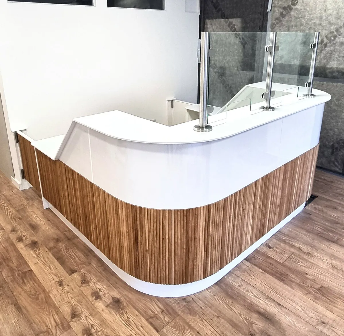 Bespoke reception desks - Image 1