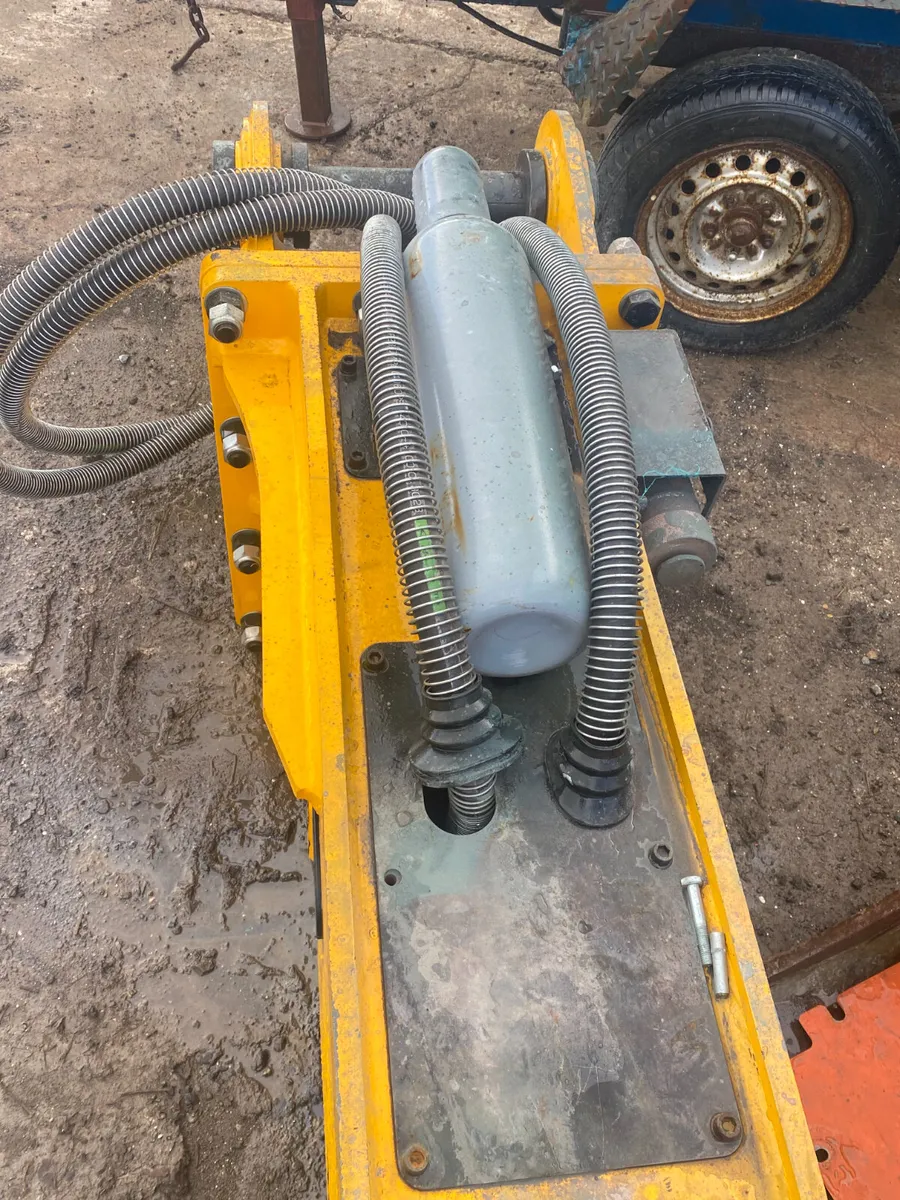 Hewiston 20 ton Breaker - Image 2