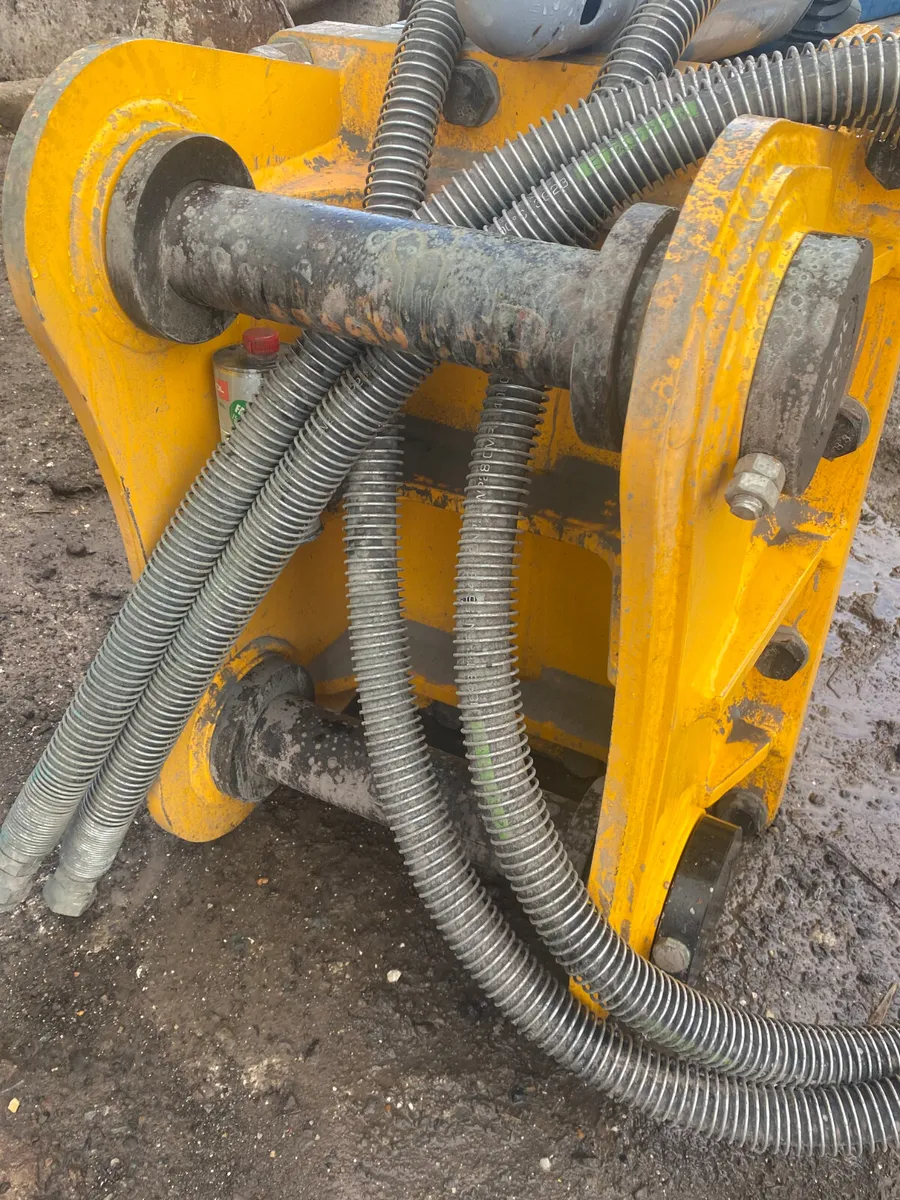 Hewiston 20 ton Breaker - Image 3