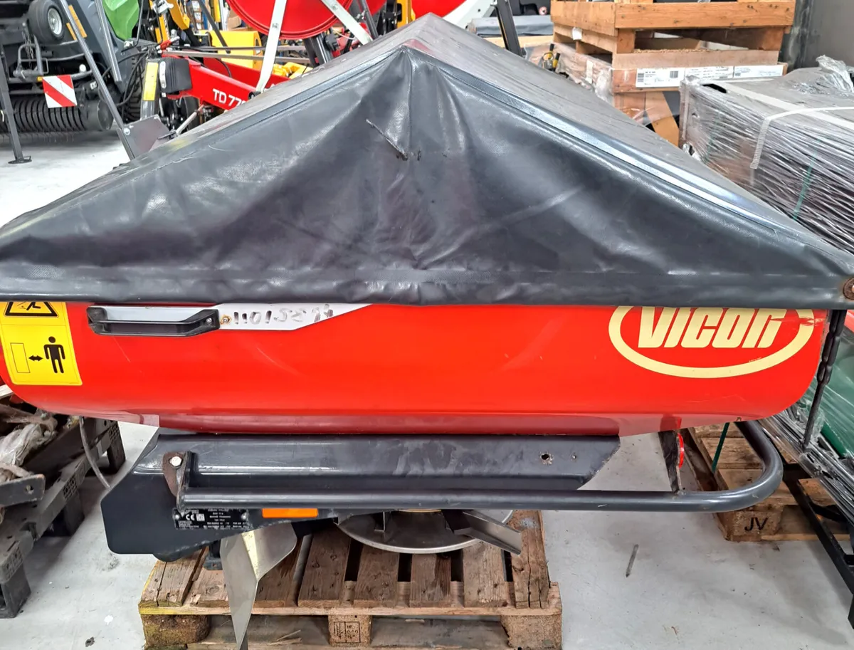 VICON FERTILIZER SPREADER - Image 2