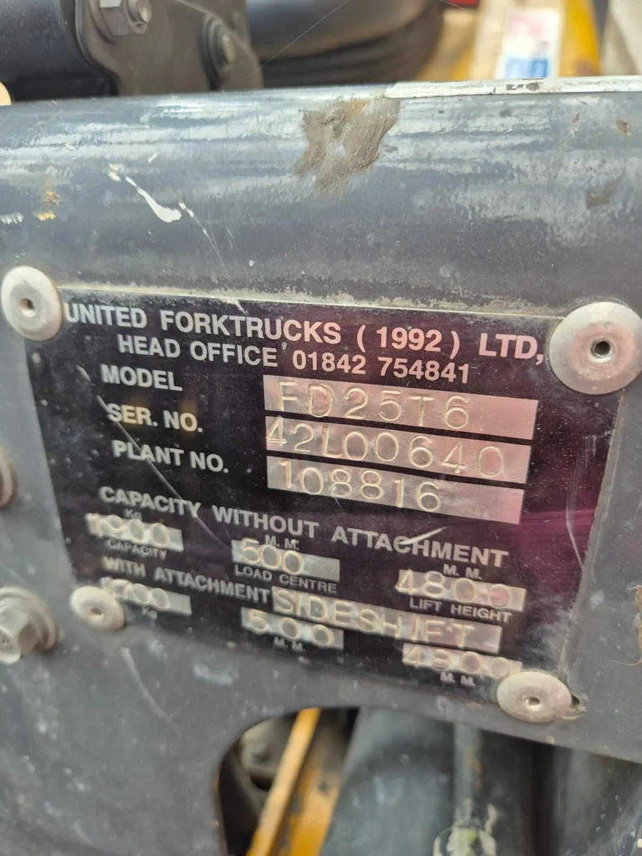 TCM 2.5 ton diesel fork lift - Image 4