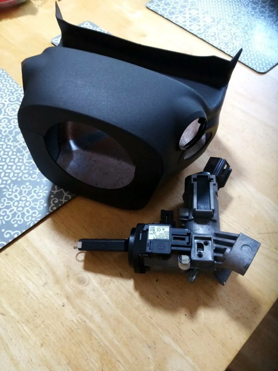 Mazda Demio automatic, ignition lock and cover - Image 2