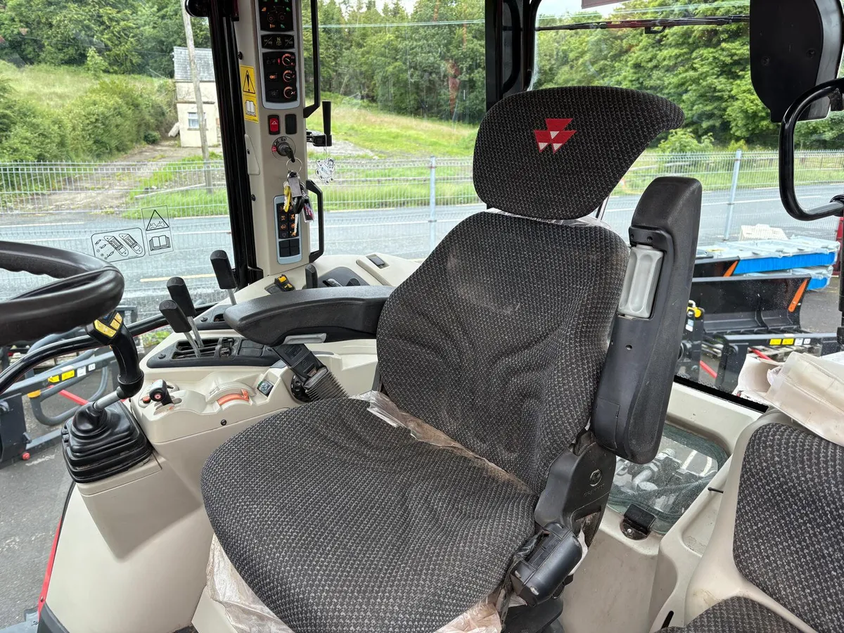 Massey Ferguson 6715S - Image 2