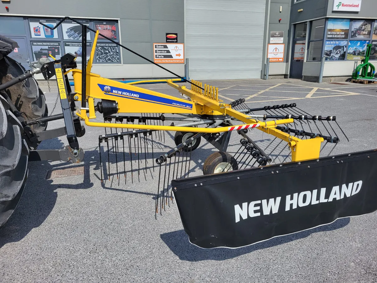 2022 New Holland Single Rotor Rake - Image 1