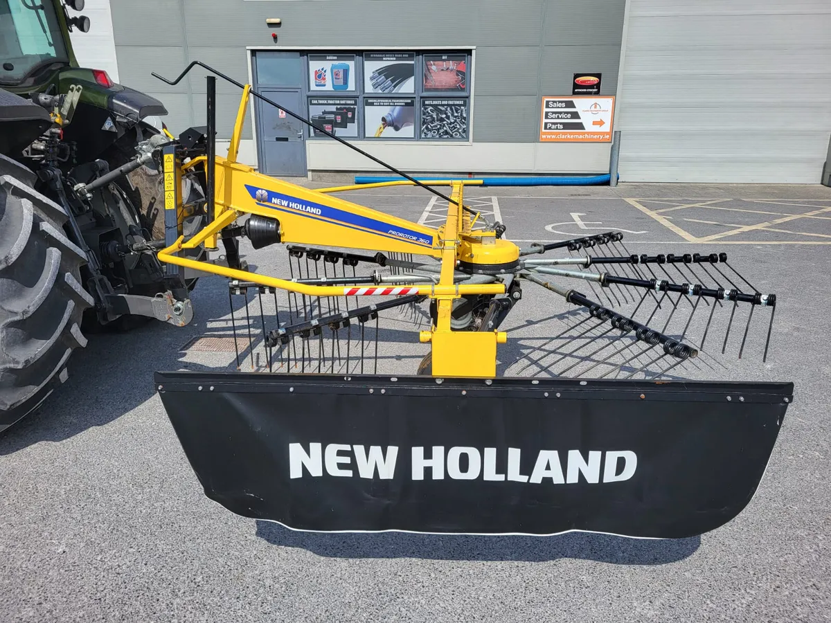 2022 New Holland Single Rotor Rake - Image 2