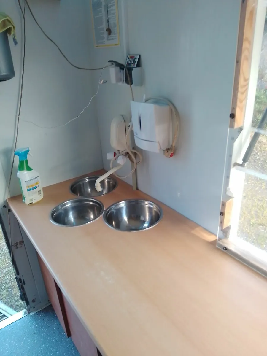 Catering trailer - Image 2