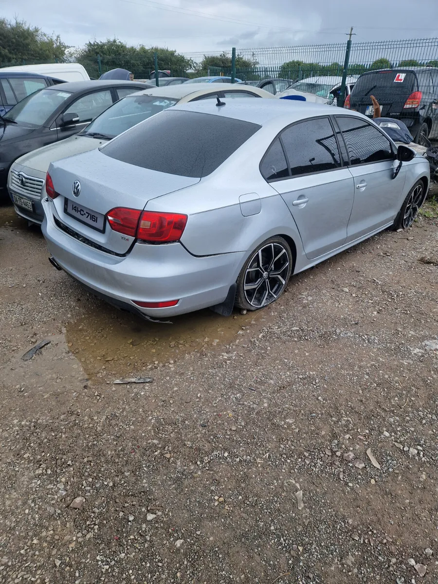 141 Vw Jetta for breaking 1.6 Tdi - Image 2