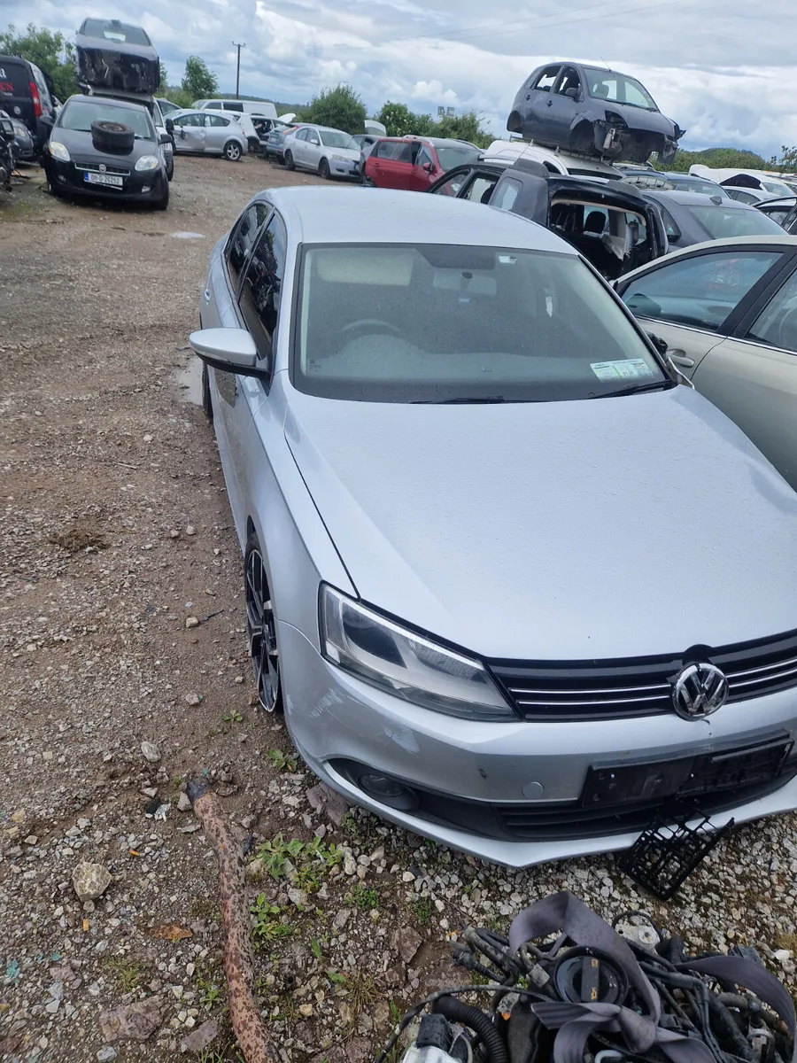 141 Vw Jetta for breaking 1.6 Tdi - Image 1