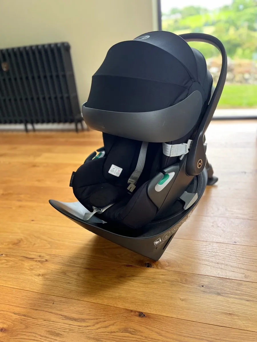 Cybex Cloud Z Car Seat and Base - Image 2