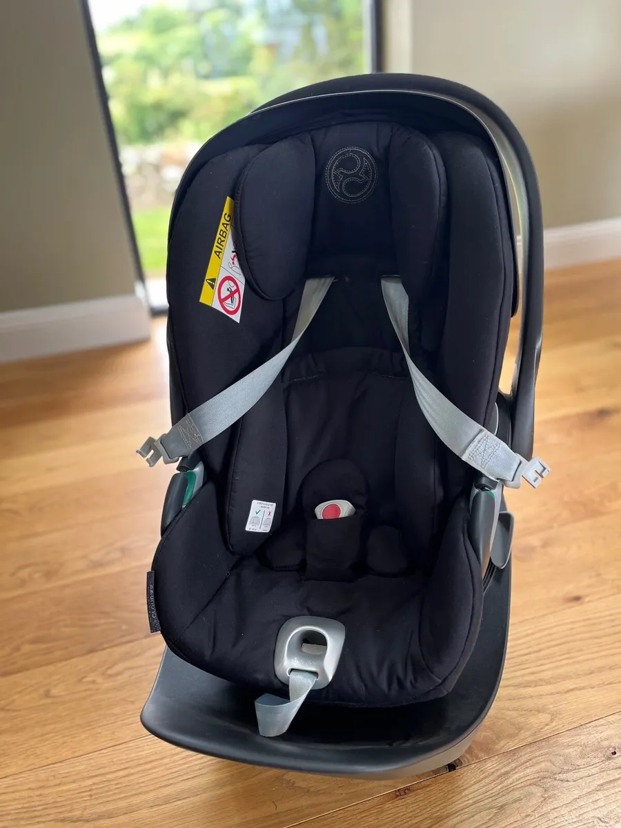 Cybex Cloud Z Car Seat and Base - Image 1