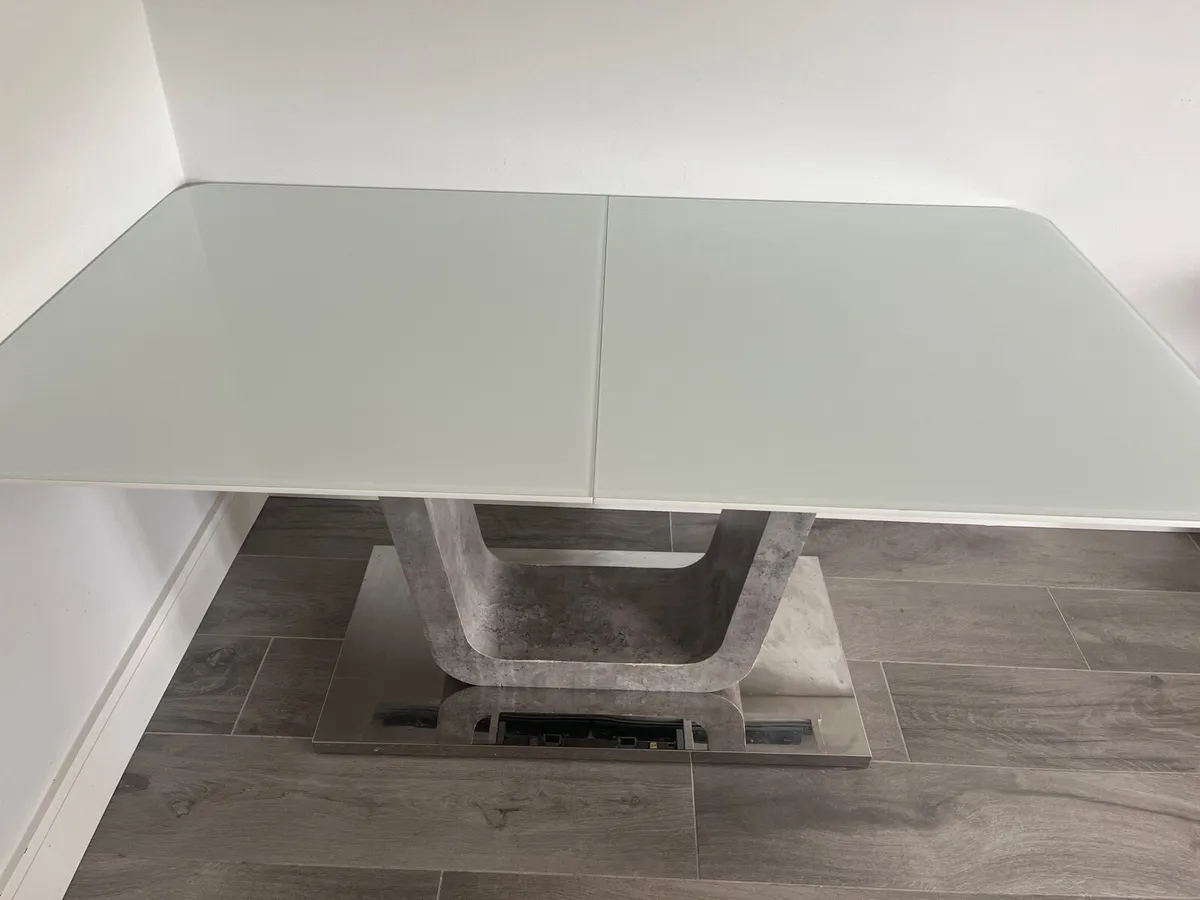 Extendable dining table - Image 2