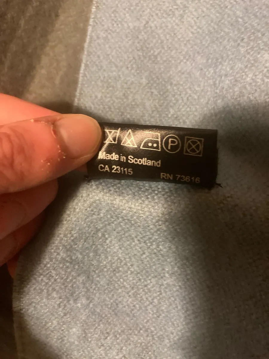 Hugo boss scarf - Image 3