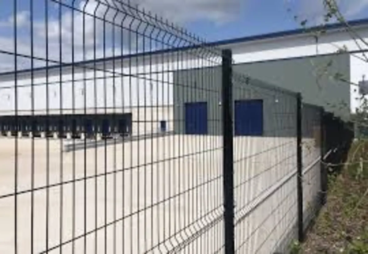 V MESH FENCING - Image 4