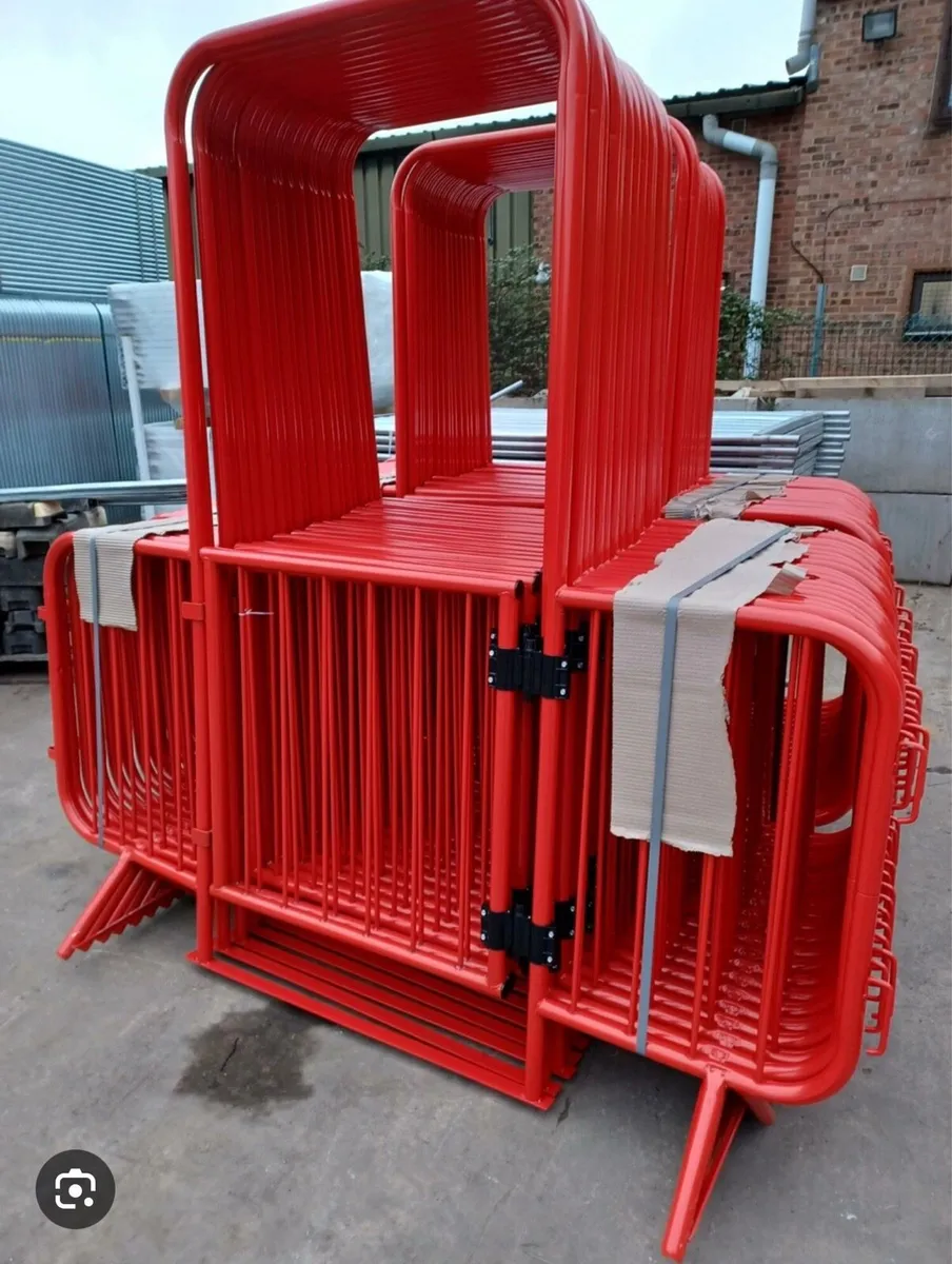 Walkthrough Padestrian Crowd Barriers - Image 1