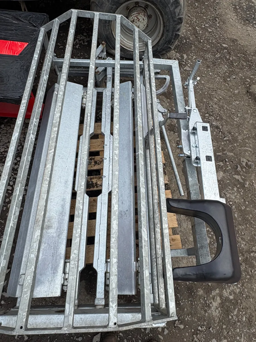 New nugent locking head gate with head scoop